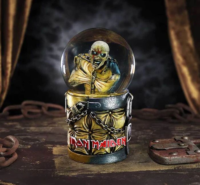Iron Maiden - Piece Of Mind Snow Globe (147mm x 145mm x 222mm)
